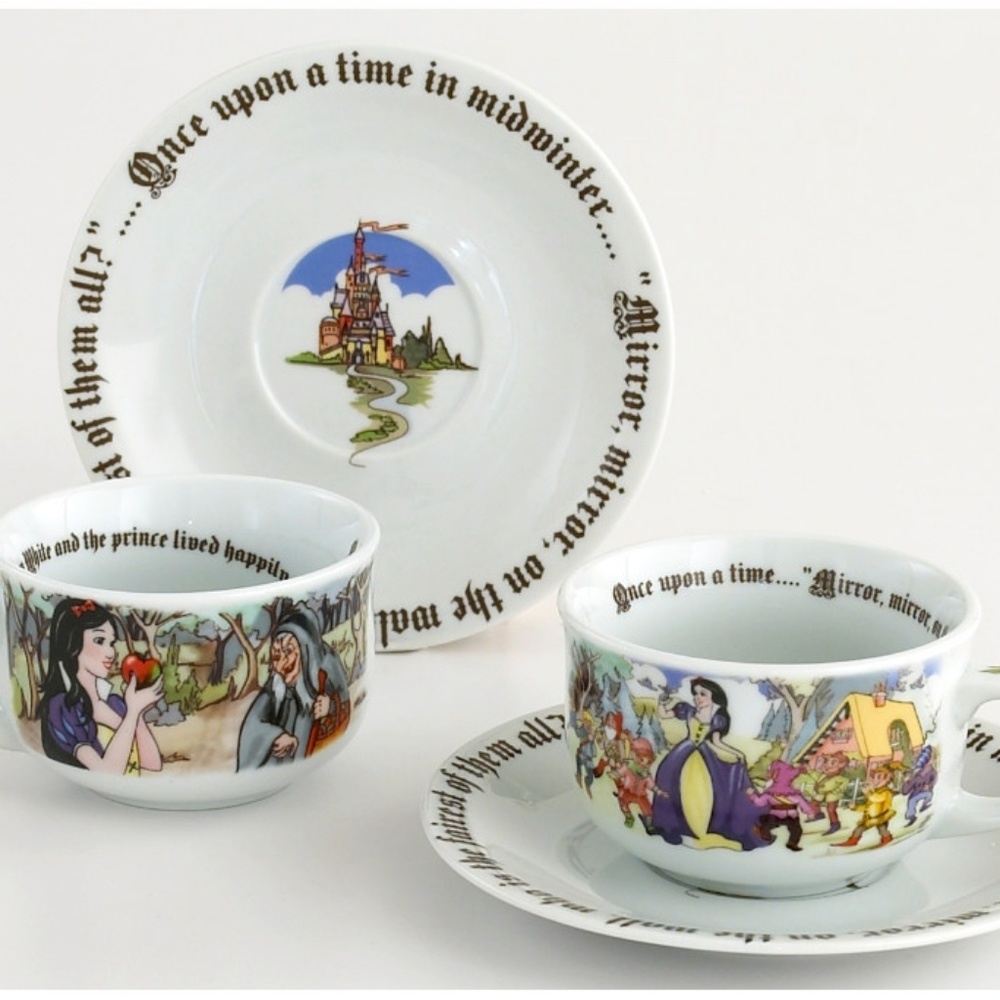 Snow White 4 piece cup and saucer set Disney